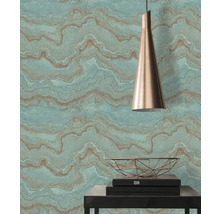 Wanddecoratie met marmerlook, lamp en decoratie