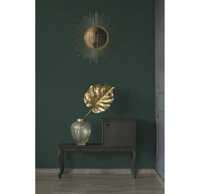 Decoratieve scène met spiegel, vaas, decoratief blad en tafelconsole