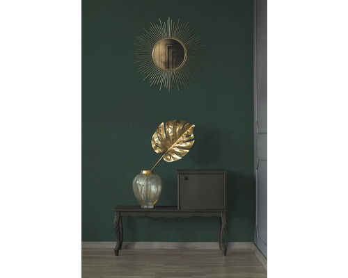 Decoratieve scène met spiegel, vaas, decoratief blad en tafelconsole