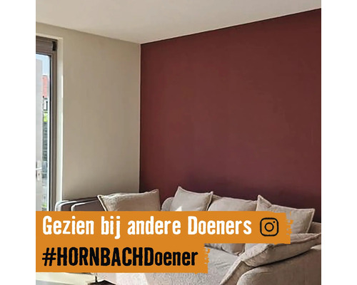 Woonkamer met bank en wanddecoratie-ideeën