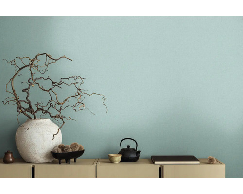 Decoratief interieur met vaas en takken voor een wand