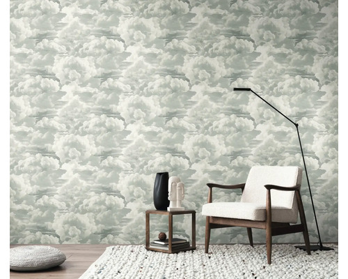 Interieurontwerp met wolkenbehang, fauteuil, bijzettafel en staande lamp