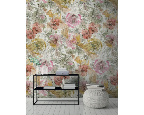 Scene met bloemenbehang, rek, boeken en een zitting