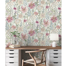 Fotobehang met bloemmotief in een lichte studeerkamer met bureau en stoel