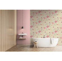 Moderne badkamer met bloemenbehang, bad en wastafel
