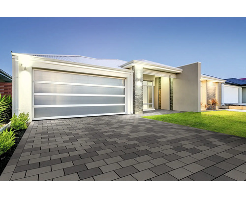 Modern eengezinshuis met geplaveide oprit en garage