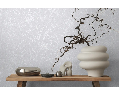 Decoratief behang met bloemmotief in interieur