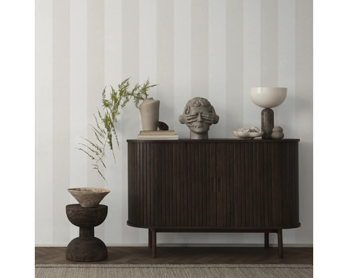 Decoratief interieur met dressoir, beeld en tafel