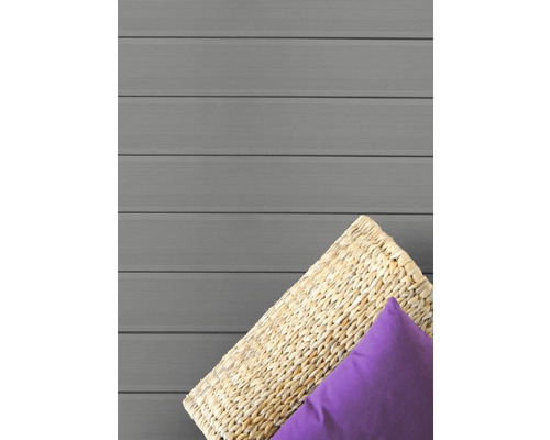 Terrasplanken van houtcomposiet met kussen en mand