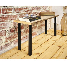 Kleine tafel met houten blad en zwarte poten, met boek, bril en etui erop