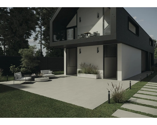 Moderne gevel met terras, tuinmeubelen en gazons