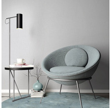 Leeshoek met fauteuil, staande lamp en bijzettafel