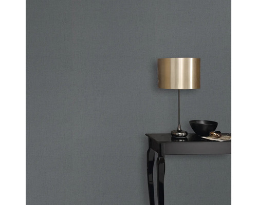 Close-up van een grijs vliesbehang in de woonkamer.