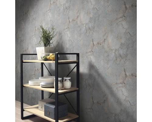 Rek met decoratie voor een muur met marmerstructuur