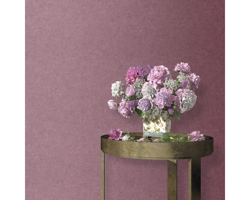 Bloemstuk in een vaas op een tafel