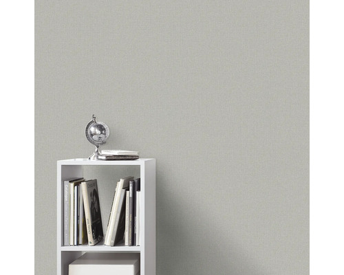 Close-up van een beige vliesbehang met fijne textuur