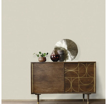 Houten dressoir met geometrische patronen en decoratieve elementen
