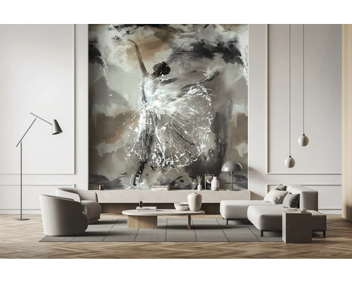 Woonkamer met abstract behang van een ballerina en een minimalistische inrichting