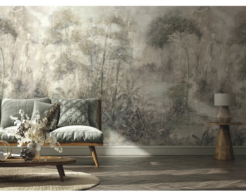 Woonkamer met wandbehang, bank en tafellamp voor een gezellige sfeer