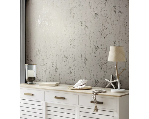 Decoratief interieur met behang met patroon, dressoir en lamp