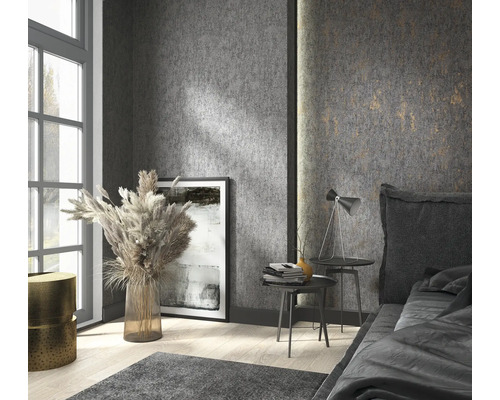 Slaapkamer met bed, nachtkastjes, lamp en wanddecoratie in een modern design.