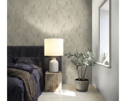 Slaapkamer met bed, lamp, kamerplant, raam en zeshoekige wandpanelen