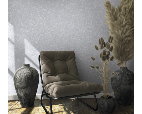 Kamer met fauteuil, decoratie en wandbehang