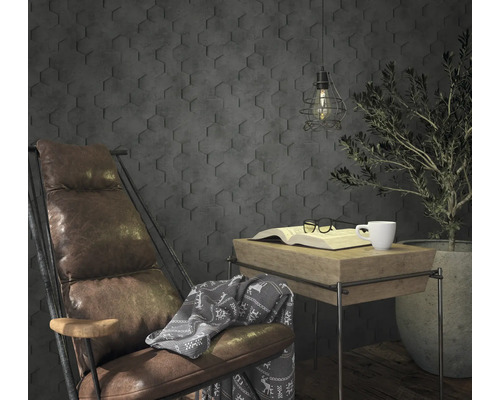 Woonkamer scène met fauteuil, bijzettafel, boek, lamp en wandpanelen