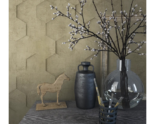 Decoratieve scène met houten paard, vazen en zeshoekige wanddecoratie