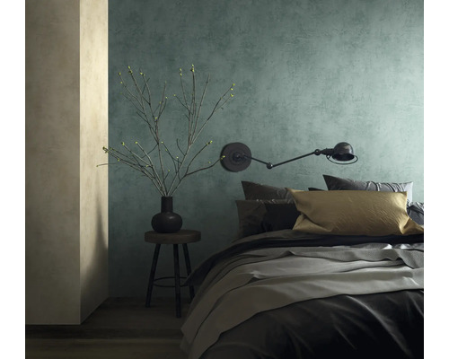 Slaapkamer met bed, lamp en decoratie