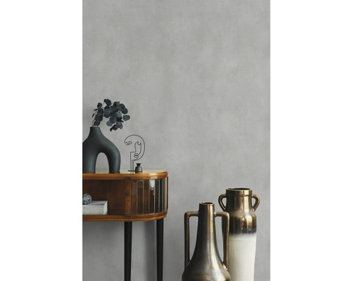 Decoratieve vazen en bijzettafel met decoratieve objecten