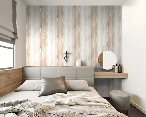 Lichte slaapkamer met bed, spiegel en decoratieve objecten