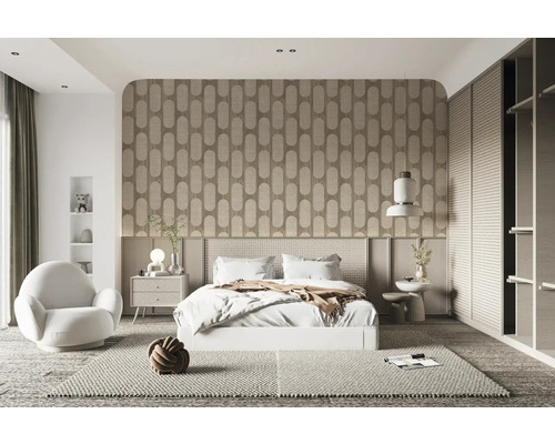 Slaapkamer met bed, nachtkastje, fauteuil en decoratie in een helder en modern ontwerp.