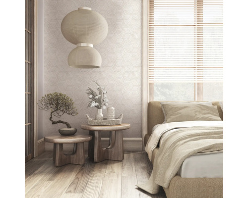 Slaapkamer met bed, nachtkastjes, lamp en decoratie