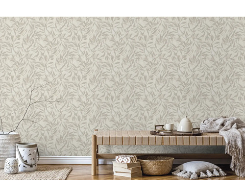 Scene met bloemenbehang met bank