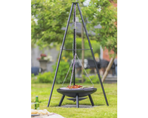 Driepoot barbecue in de tuin