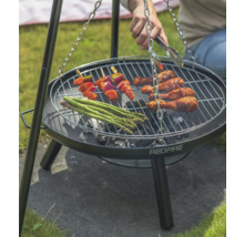 Driepoot barbecue met gegrilde producten en het opschrift RedFire