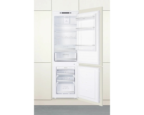 Geïntegreerde koel-vriescombinatie met open deuren, interieur zichtbaar