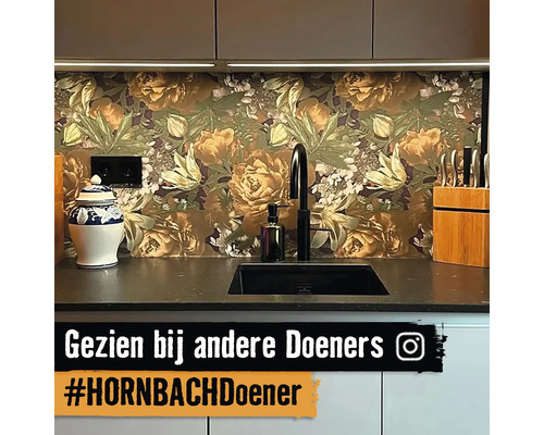 Keukenspoelbak met bloemenachterwand en messenblok