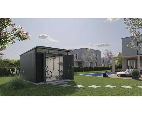 Tuin met tuinhuis, zwembad en woonhuis