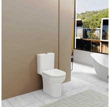 Witte staande toiletpot in een badkamer