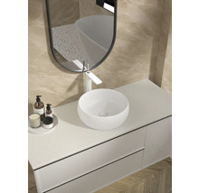 Moderne badkamer met opzetwastafel, spiegel en wastafelonderkast