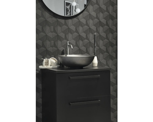 Moderne badkamer met wastafelonderkast, opzetwastafel en geometrische wandbekleding