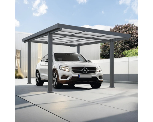 Auto onder een carport met polycarbonaat dak