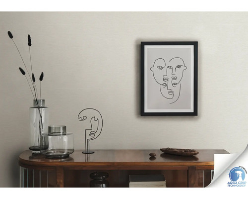 Woonkamer met dressoir, decoratie en ingelijste foto