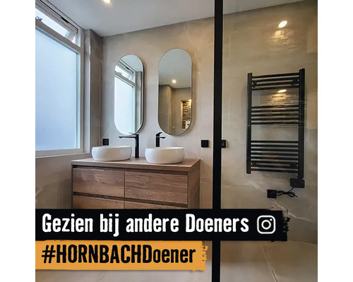 Moderne badkamer met wastafelonderkast, opzetwastafel, spiegel en handdoekradiator