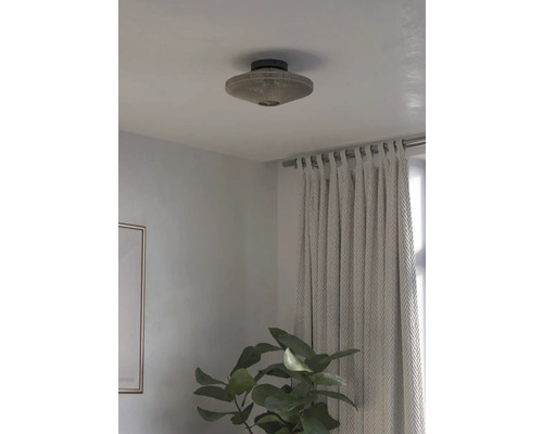 Plafondlamp van textiel in de woonkamer