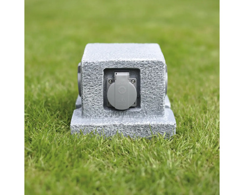Buitenstopcontact in gras