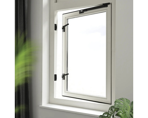 Geopend venster met raambeslag