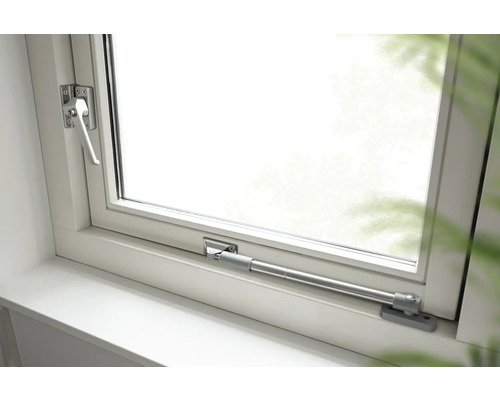 Raam met raamkruk en raamuitzetter